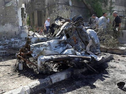 Uno de los coches detonados este domingo en Damasco.