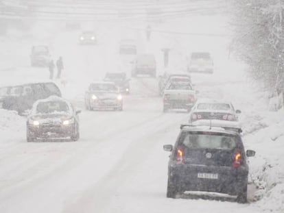 La gran cantidad de nieve caída obligó a diagramar un plan de contingencia en Bariloche.