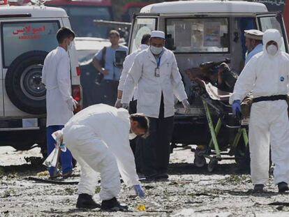 La policía investiga tras el atentado en Kabul.