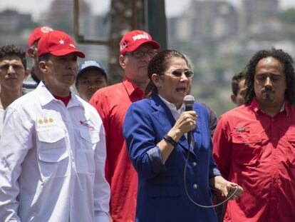 La primera dama de Venezuela, Cilia Flores, participa en una concentración a favor de la constituyente.