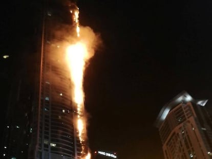 Incendiada la Torre Antorcha en Dubái, uno de los edificios residenciales más altos del mundo