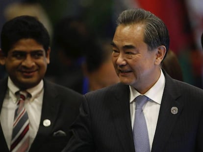 El ministro de Exteriores chino, Wang Yi, tras participar en una reunión de la ASEAN, en Manila, este lunes.