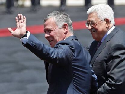 El rey Abdalá de Jordania y el presidente de la Autoridad Palestina, Mahmud Abbas, en Ramala (Cisjordania).