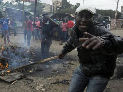 Simpatizantes de Odinga protestan este miércoles en el barrio de Mathare.