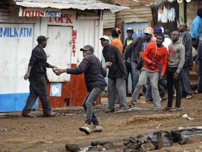 Protestas en el barrio chabolista de Kawangware, en Nairobi, por los resultados electorales. En vídeo, las conclusiones de la misión de observadores de la UE.