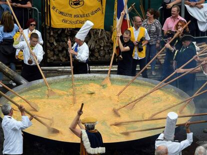 Vista de la tortilla gigante en Malmedy, este martes.