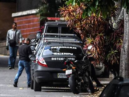 Miembros del Sebin hacen guardia en la casa de Ortega Díaz. / Vídeo: Diosdado Cabello anuncia las medidas tomadas contra la fiscal.