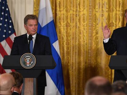 Trump, este lunes en la rueda de prensa con el presidente finlandés, Sauli Niinisto.