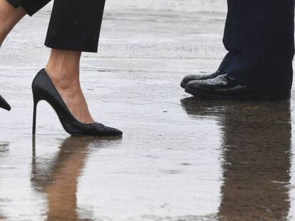 Los tacones de Melania Trump, antes de volar a Texas.