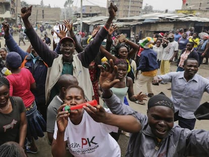 Simpatizantes del líder de la principal coalición opositora celebran en Nairobi la decisión del Supremo.