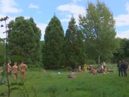 Así es el primer parque nudista de París.
