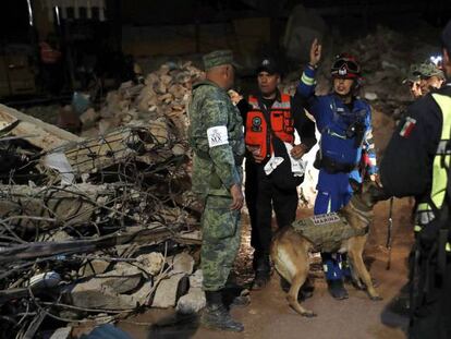 Labores de rescate tras el sismo en Juchitán, al sur de México.