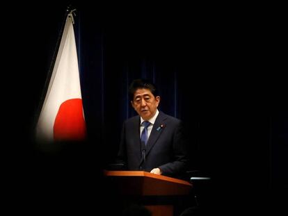El primer ministro nipón, Shinzo Abe, durante la conferencia de prensa este lunes.