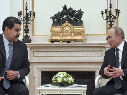 El presidente de Venezuela, Nicolás Maduro (i), y su homólogo ruso, Vladimir Putin (d), durante una reunión en el Kremlin este miércoles 4 de octubre.