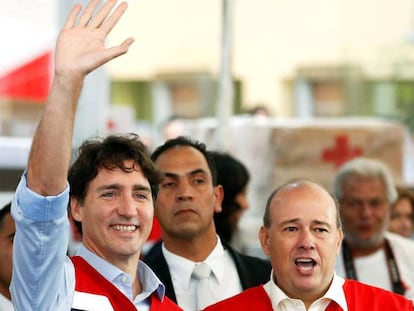 Trudeau, con el presidente de la Cruz Roja mexicana.