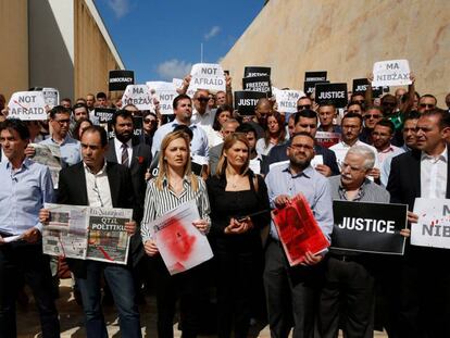 Periodistas se manifiestan por el asesinato de la bloguera Caruana Galizia en la Valeta este jueves.
