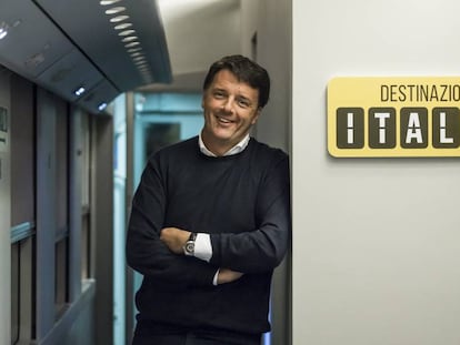 Matteo Renzi, en el tren con el que recorre todas las provincias de Italia.