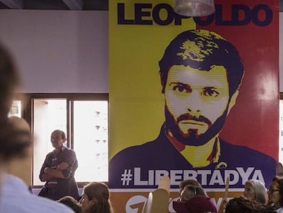 Un grupo de personas exige la libertad de Leopoldo López.