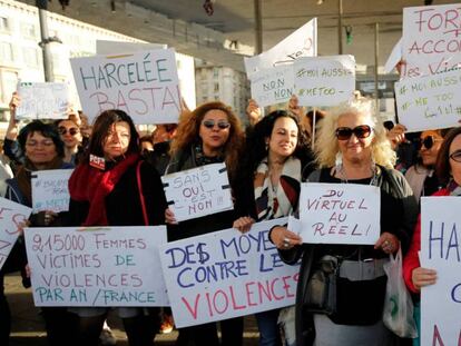 Manifestantes contra el acoso sexual este domingo en París.