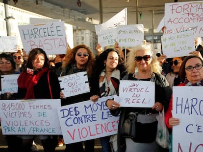 Manifestantes contra el acoso sexual este domingo en París.