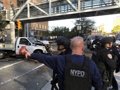 Agentes de la policía, en el lugar del incidente en Nueva York este martes.