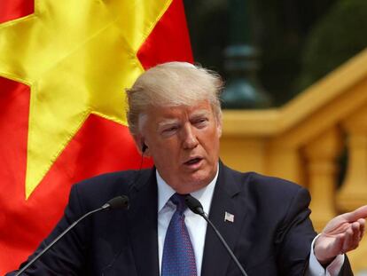 Trump en el palacio presidencial de Hanoi, Vietnam.