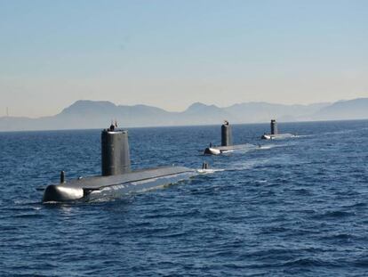 Los tres submarinos de la Armada española (Galerna, Tramontana y Mistral) en un ejericio en Cartagena en abril pasado