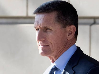 El exasesor de seguridad nacional del presidente de EEUU, Donald Trump, Michael Flynn, a su salida del Tribunal Federal en Washington.