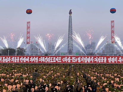 FOTO Y VÍDEO: Celebraciones este sábado en Pyongyang por el lanzamiento con éxito del Hwasong-15 el pasado miércoles.