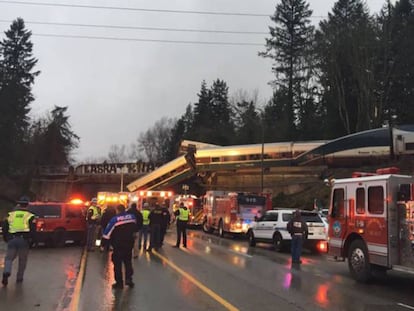 El tren que ha descarrilado, en una foto difundida en Twitter por la portavoz de la policía del Estado en el condado de Pierce (Estados Unidos).