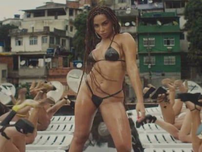 A estrela do pop brasileira Anitta no clipe de 'Vai Malandra'.