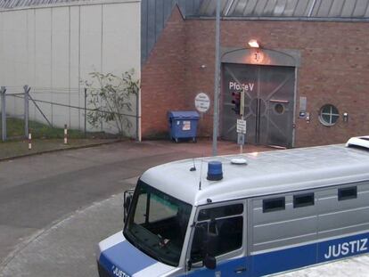 Imágenes captadas por las cámaras de seguridad en la que varios presos se fugan de la cárcel de Plötzensee, en Berlín.