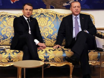 El presidente francés, Emmanuel Macron, y su homólogo turco, Recep Tayyip Erdogan, en una reunión este viernes en el palacio del Eliseo de Paris.