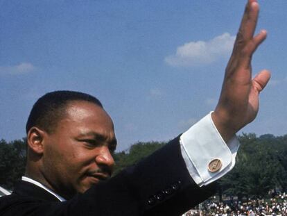 Martin Luther King, en el Monumento a Lincoln en Washington, donde pronunció, el 28 de agosto de 1963, su célebre discurso “Tengo un sueño”. En vídeo, perfil de Martin Luther King.