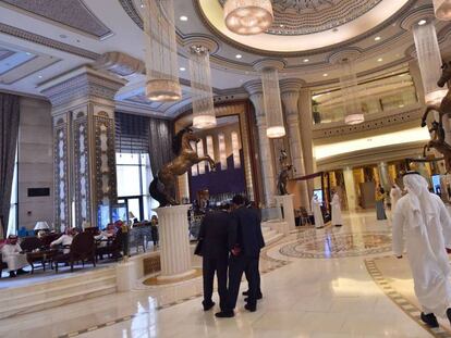 El interior del hotel Ritz-Carlton situado en Riad en una imagen de mayo del 2017. En vídeo, así es por dentro el hotel.