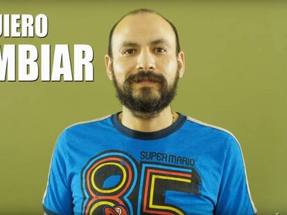 Un grupo de jóvenes de la comunidad LGTBI organiza la #BesatónporelPapa