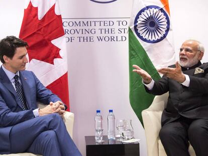 El primer ministro de India, Narendra Modi, y su homólogo canadiense, Justin Trudeau, este martes en Davos.