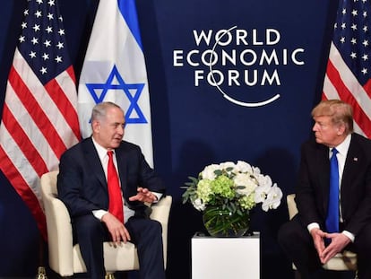 El presidente de EE UU, Donald Trump con el primer ministro israelí, Benjamín Netanyahu en el Foro de Davos (Suiza) este jueves.