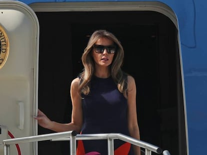 Melania Trump sale del Air Force One. En vídeo, reaparición de Melania en el discurso de Donald Trump sobre el estado de la Unión.