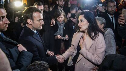 Así es el cara a cara de Macron con la esposa de un condenado por asesinato terrorista