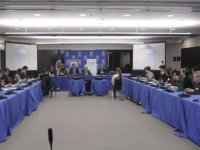 Los expertos de la CIDH durante la presentación de su tercer informe sobre la crisis venezolana. En vídeo, declaraciones de Paulo Abrão, secretario ejecutivo de la CIDH.