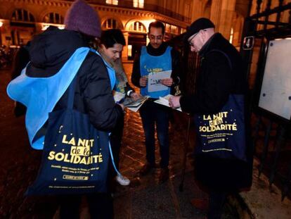 Voluntarios de la Noche de la Solidaridad en París.