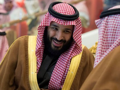 El príncipe heredero saudí, Mohamed Bin Salmán, en una ceremonia en Riad en diciembre de 2017. En vídeo declaraciones del primer ministro israelí y del ministro saudí de Exteriores.