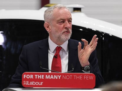 El líder laborista, Jeremy Corbyn, ofrece una rueda de prensa en Coventry este lunes.