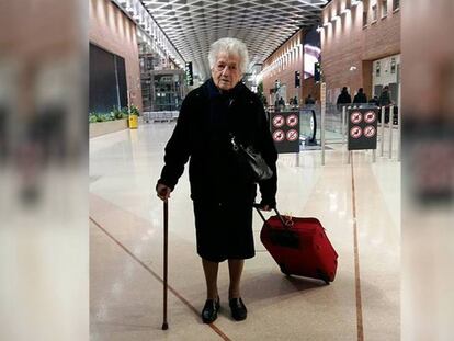 Irma, de 93 años, el 19 de febrero en el aeropuerto de Milán-Malpensa.