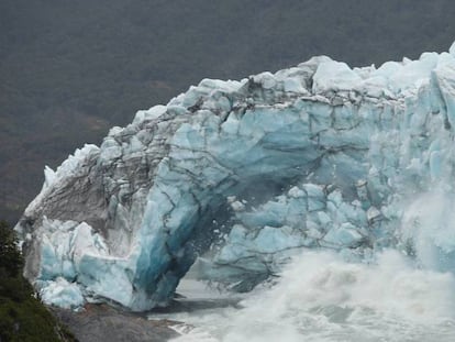 El glaciar Perito Moreno en una de las tantas rupturas diarias.