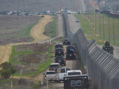 La caravana en la que viajaba Donald Trump, el pasado 13 de marzo junto a la frontera con México.