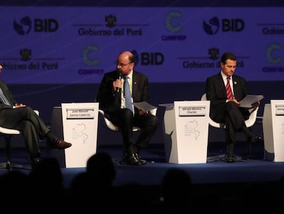 Juan Manuel Santos, presidente de Colombia; el ministro de Desarrollo Social de Chile, Alfredo Moreno, y el mandatario de México, Enrique Peña Nieto.