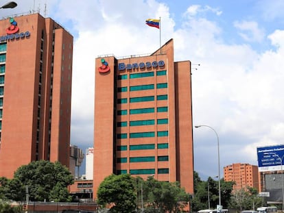 La sede de Banesco en Caracas. En vídeo, declaraciones de Tarek Saab, fiscal general de Venezuela.