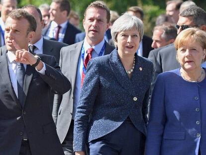 Emmanuel Macron, Theresa May y Angela Merkel, en la cumbre de los Balcanes, celebrada en Sofía. En vídeo, declaraciones de Juncker.